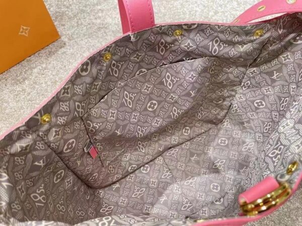 LC4102 - Louis Vuitton Women's Fashion Bag