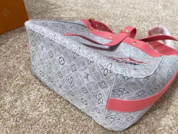 LC4102 - Louis Vuitton Women's Fashion Bag