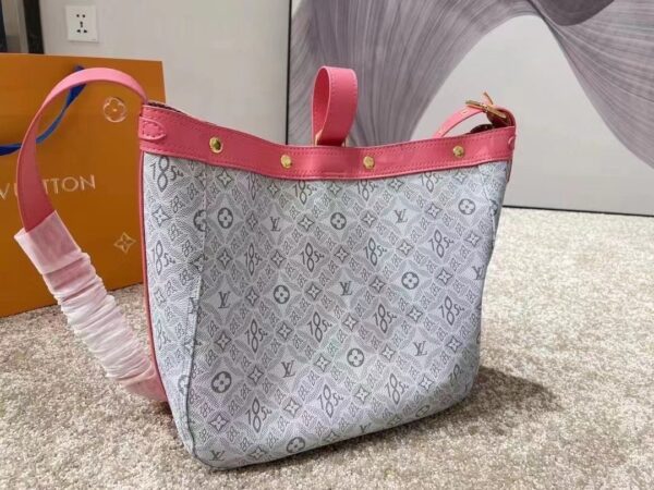 LC4102 - Louis Vuitton Women's Fashion Bag