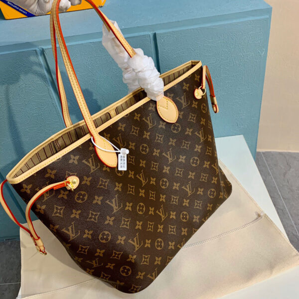 LC44 - Louis Vuitton Women's Fashion Bag
