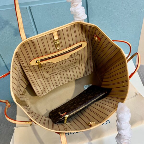 LC44 - Louis Vuitton Women's Fashion Bag