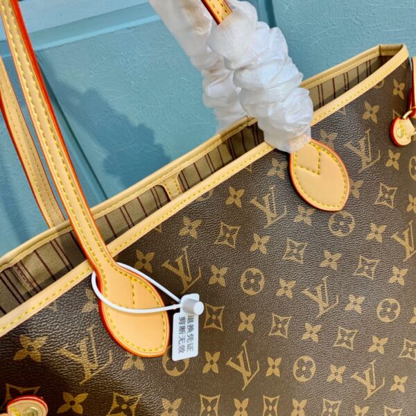 LC44 - Louis Vuitton Women's Fashion Bag