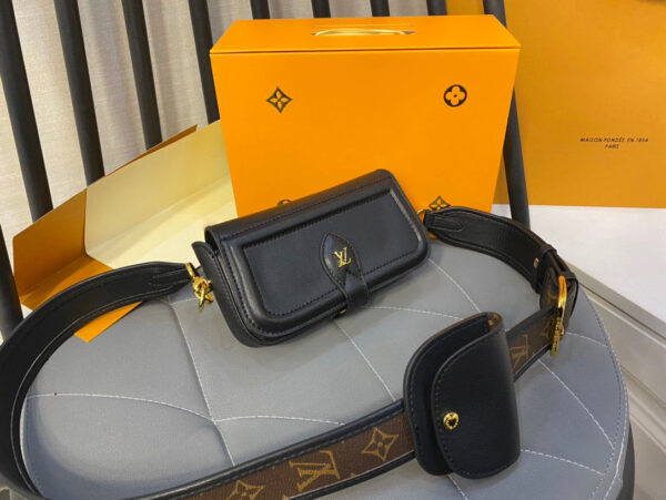 LC56 - Louis Vuitton Women's Fashion Bag
