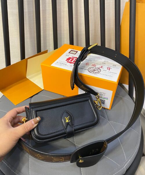 LC56 - Louis Vuitton Women's Fashion Bag