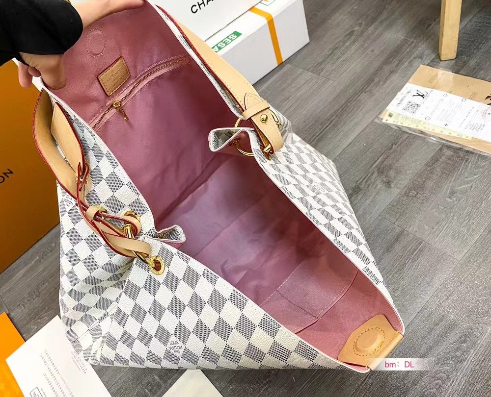 LC573 – Women’s Fashion Bag