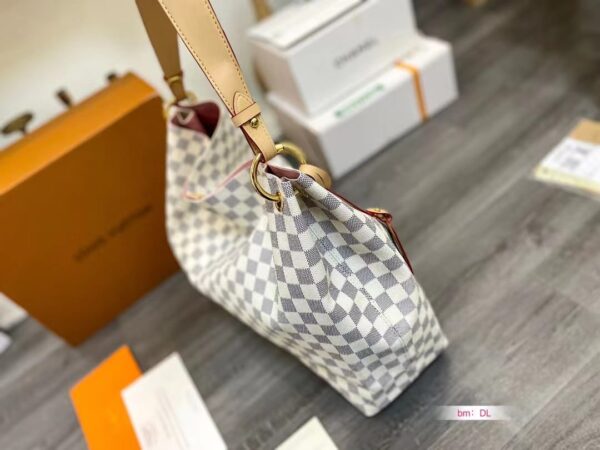 LC573 – Women’s Fashion Bag