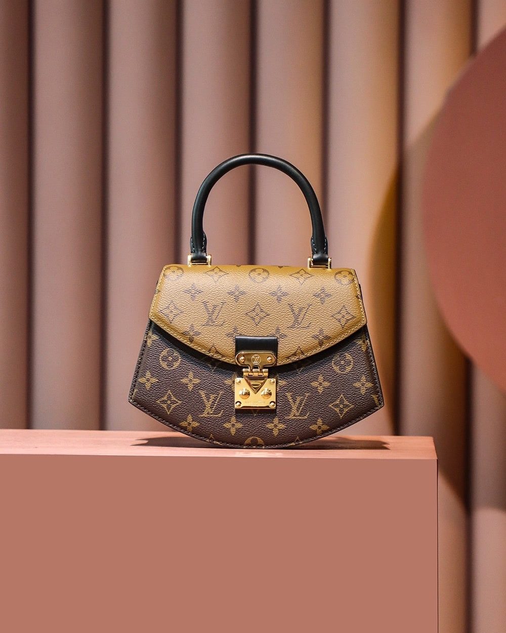 LC708 – Louis Vuitton ??????? M46548 Size 24 cm Top Quality