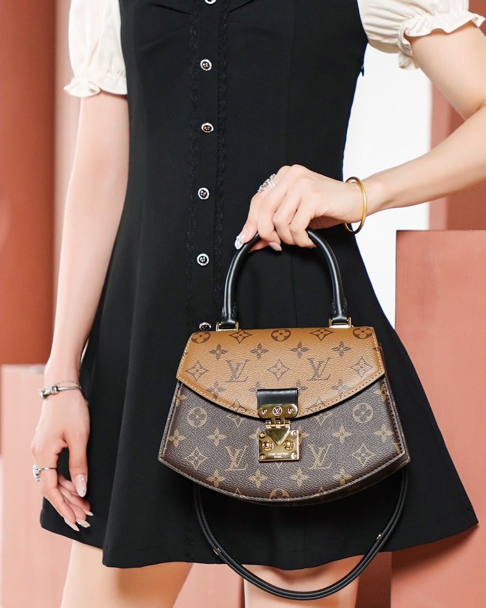 LC708 – Louis Vuitton ??????? M46548 Size 24 cm Top Quality