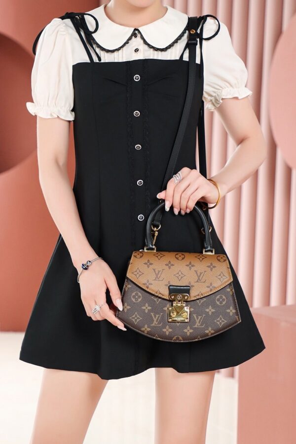 LC708 – Louis Vuitton ???????????????????????????? M46548 Size 24 cm Top Quality