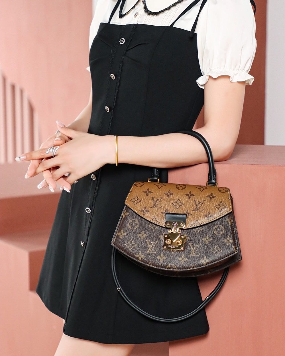 LC708 – Louis Vuitton ??????? M46548 Size 24 cm Top Quality