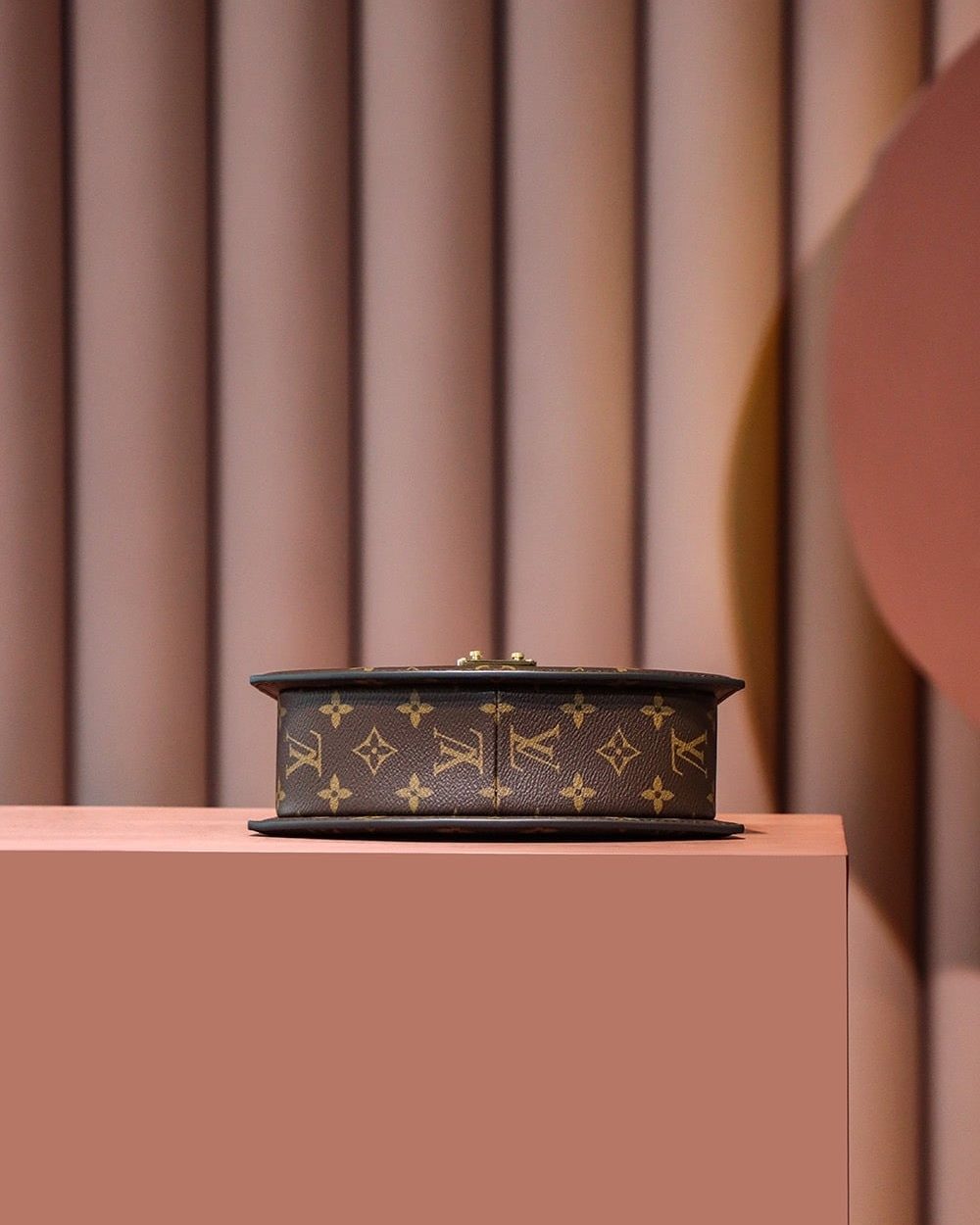 LC708 – Louis Vuitton ??????? M46548 Size 24 cm Top Quality