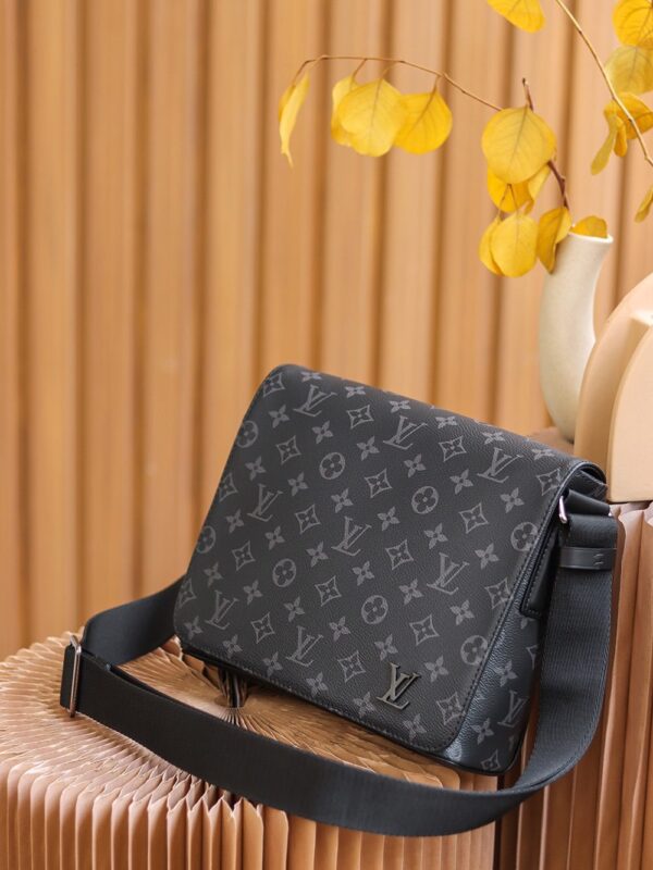 LC709 – Louis Vuitton ???????????????????????????????? M44000 Size 25 cm Top Quality