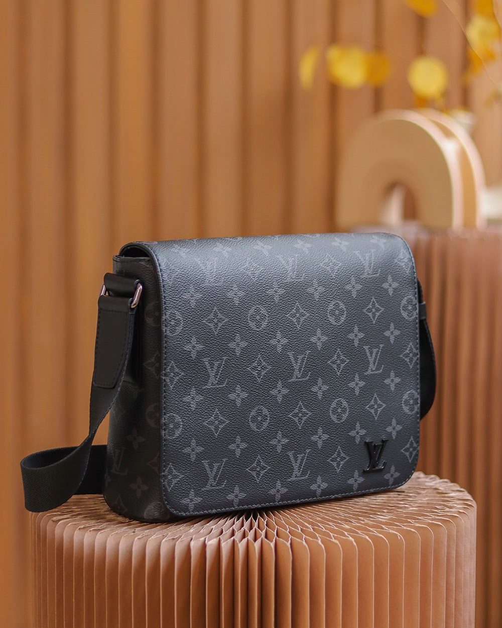 LC709 – Louis Vuitton ???????? M44000 Size 25 cm Top Quality