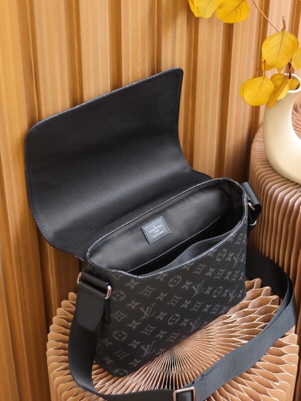 LC709 – Louis Vuitton ???????????????????????????????? M44000 Size 25 cm Top Quality