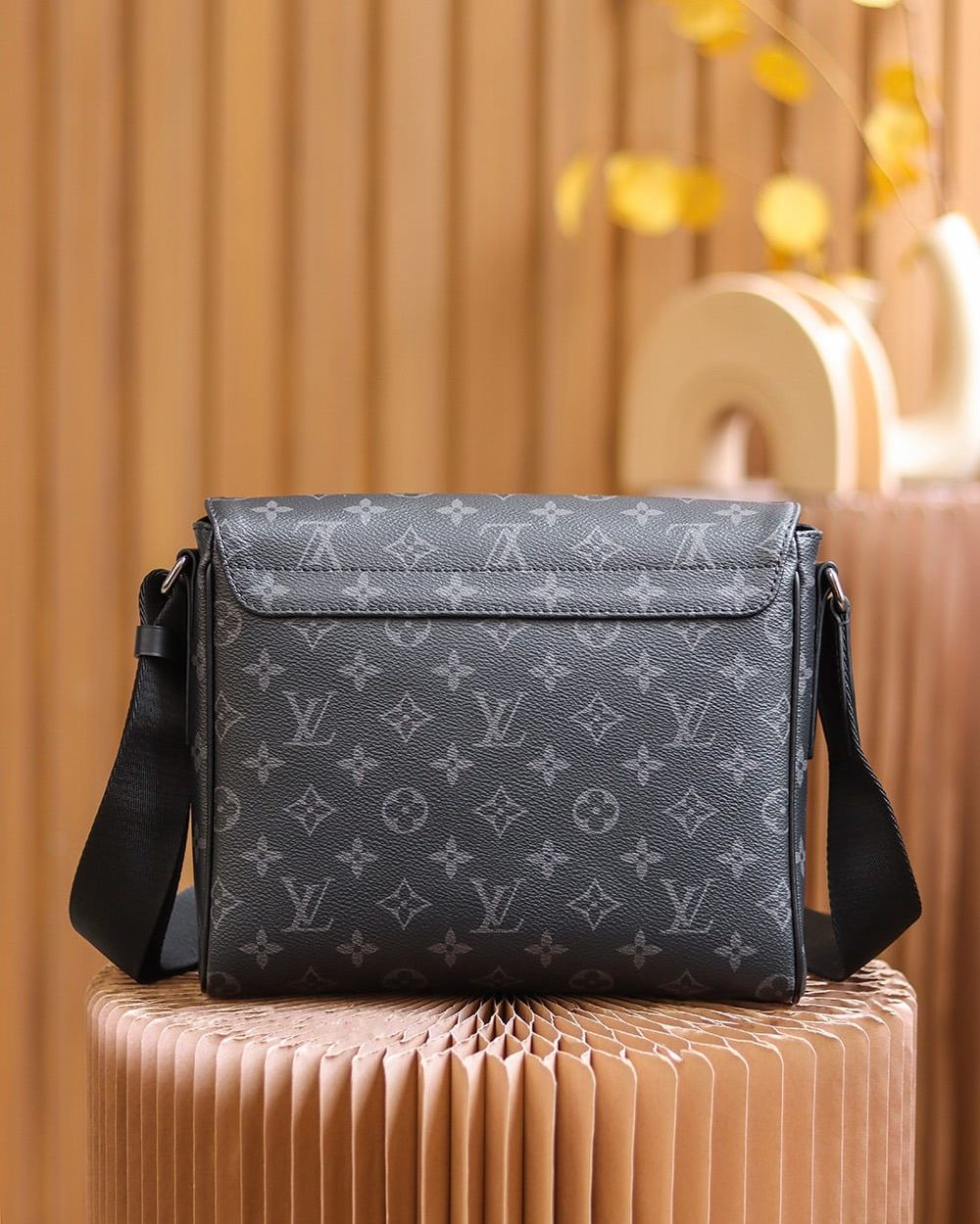 LC709 – Louis Vuitton ???????? M44000 Size 25 cm Top Quality