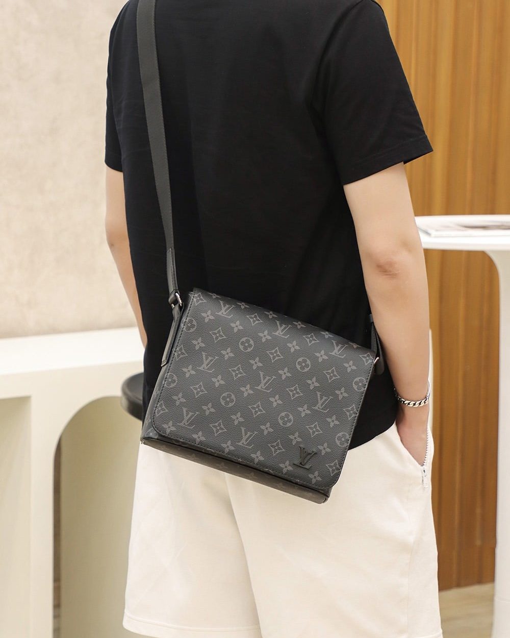 LC709 – Louis Vuitton ???????? M44000 Size 25 cm Top Quality