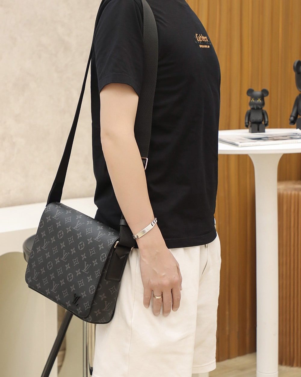 LC709 – Louis Vuitton ???????? M44000 Size 25 cm Top Quality