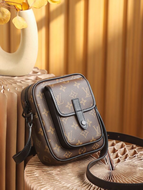 LC711 – Louis Vuitton ???????????????????????????????????????????? M69404 Top Quality