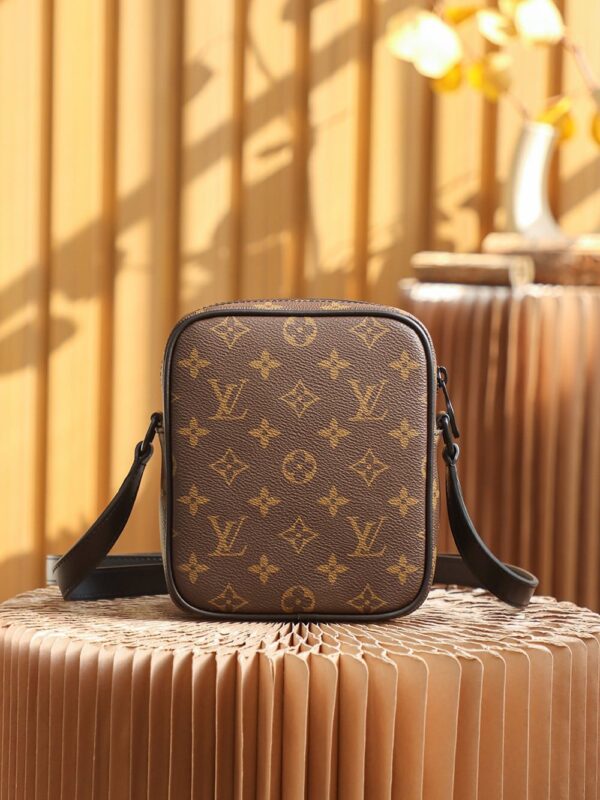 LC711 – Louis Vuitton ???????????????????????????????????????????? M69404 Top Quality
