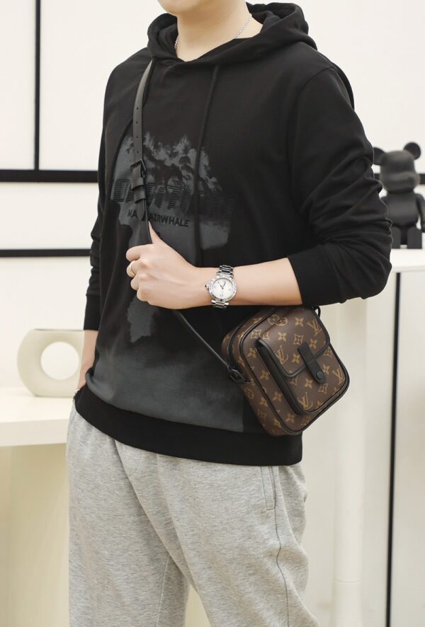 LC711 – Louis Vuitton ???????????????????????????????????????????? M69404 Top Quality