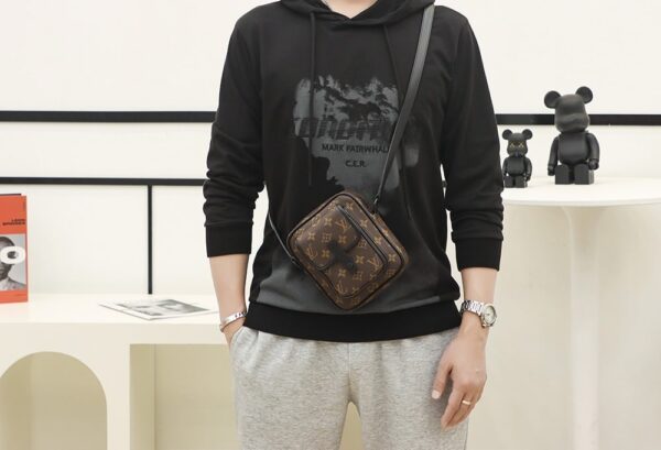 LC711 – Louis Vuitton ???????????????????????????????????????????? M69404 Top Quality
