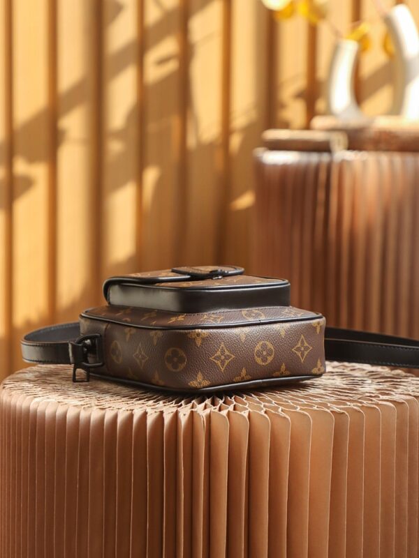 LC711 – Louis Vuitton ???????????????????????????????????????????? M69404 Top Quality