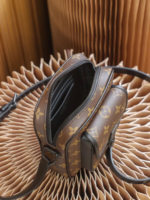 LC711 – Louis Vuitton ???????????????????????????????????????????? M69404 Top Quality