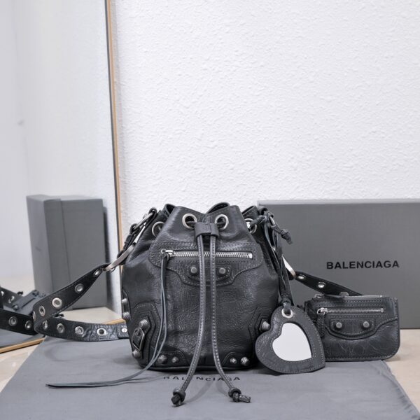 Le Cagole Xs Bucket Bag White/Black/Light Black/Grey/Light Grey For Women 7.8in/20 cm 7024311VG9Y9104