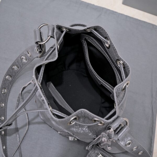 Le Cagole Xs Bucket Bag White/Black/Light Black/Grey/Light Grey For Women 7.8in/20 cm 7024311VG9Y9104