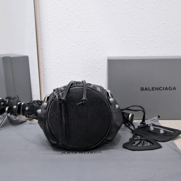 Le Cagole Xs Bucket Bag White/Black/Light Black/Grey/Light Grey For Women 7.8in/20 cm 7024311VG9Y9104