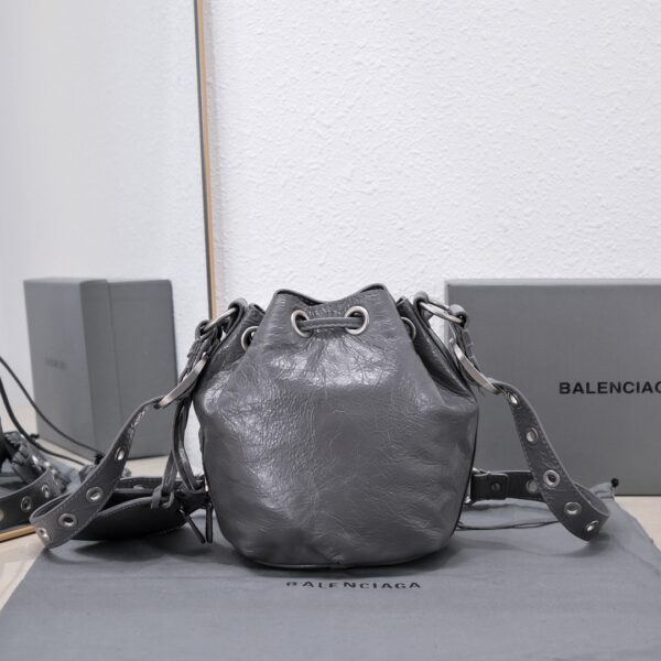 Le Cagole Xs Bucket Bag White/Black/Light Black/Grey/Light Grey For Women 7.8in/20 cm 7024311VG9Y9104