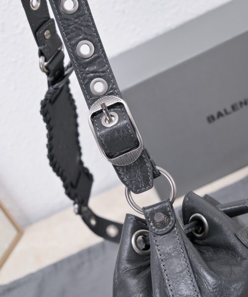 Le Cagole Xs Bucket Bag White/Black/Light Black/Grey/Light Grey For Women 7.8in/20 cm 7024311VG9Y9104