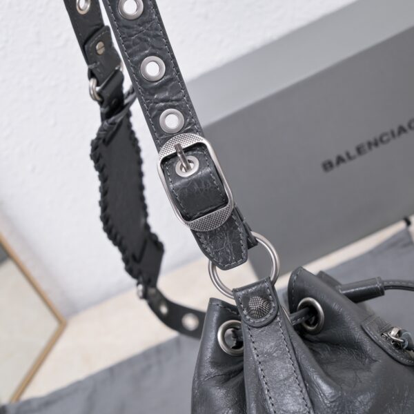 Le Cagole Xs Bucket Bag White/Black/Light Black/Grey/Light Grey For Women 7.8in/20 cm 7024311VG9Y9104