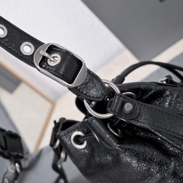 Le Cagole Xs Bucket Bag White/Black/Light Black/Grey/Light Grey For Women 7.8in/20 cm 7024311VG9Y9104
