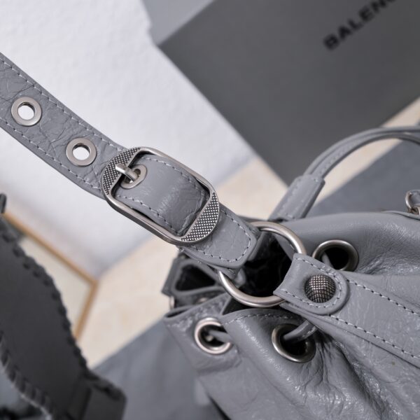 Le Cagole Xs Bucket Bag White/Black/Light Black/Grey/Light Grey For Women 7.8in/20 cm 7024311VG9Y9104