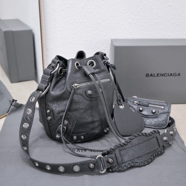 Le Cagole Xs Bucket Bag White/Black/Light Black/Grey/Light Grey For Women 7.8in/20 cm 7024311VG9Y9104