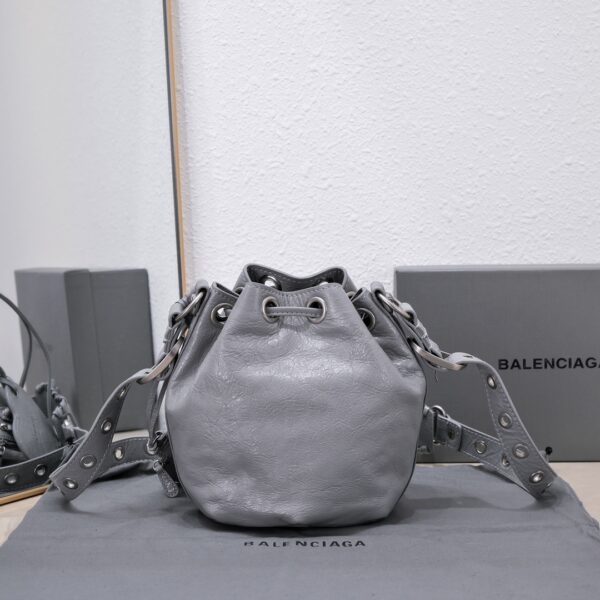 Le Cagole Xs Bucket Bag White/Black/Light Black/Grey/Light Grey For Women 7.8in/20 cm 7024311VG9Y9104