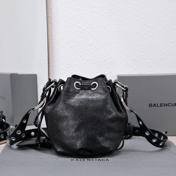 Le Cagole Xs Bucket Bag White/Black/Light Black/Grey/Light Grey For Women 7.8in/20 cm 7024311VG9Y9104
