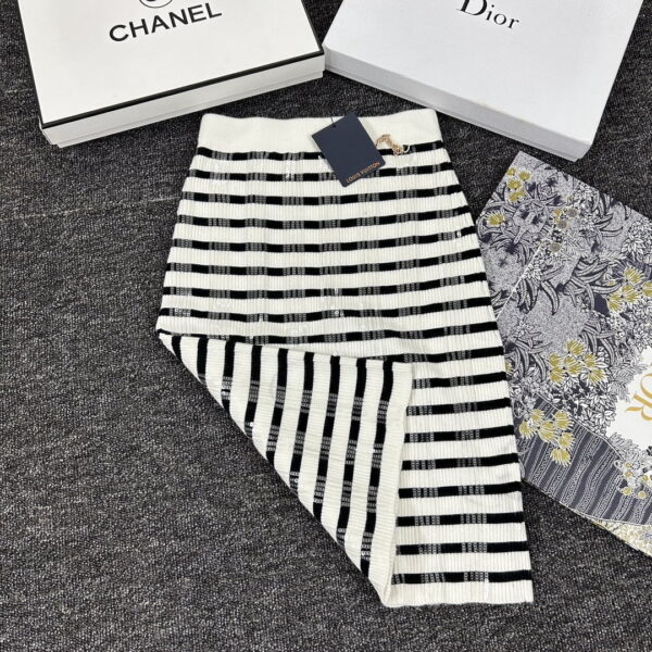 Long Sleeves Horizontal Stripes Crop Top And Skirt White For Women