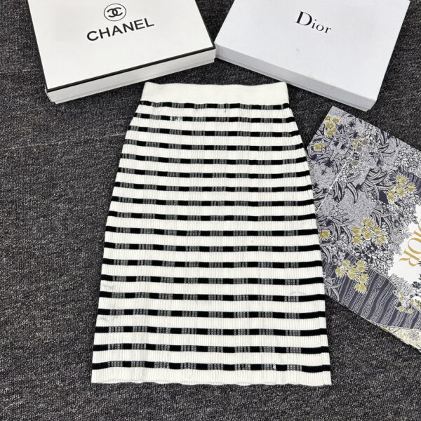 Long Sleeves Horizontal Stripes Crop Top And Skirt White For Women
