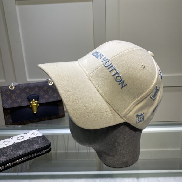 Louis Vuitton Be My Cap In Beige