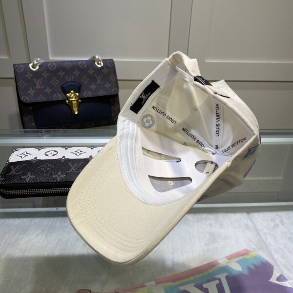 Louis Vuitton Be My Cap In Beige