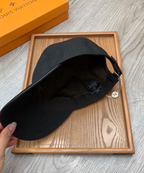 Louis Vuitton Be My Cap In Black