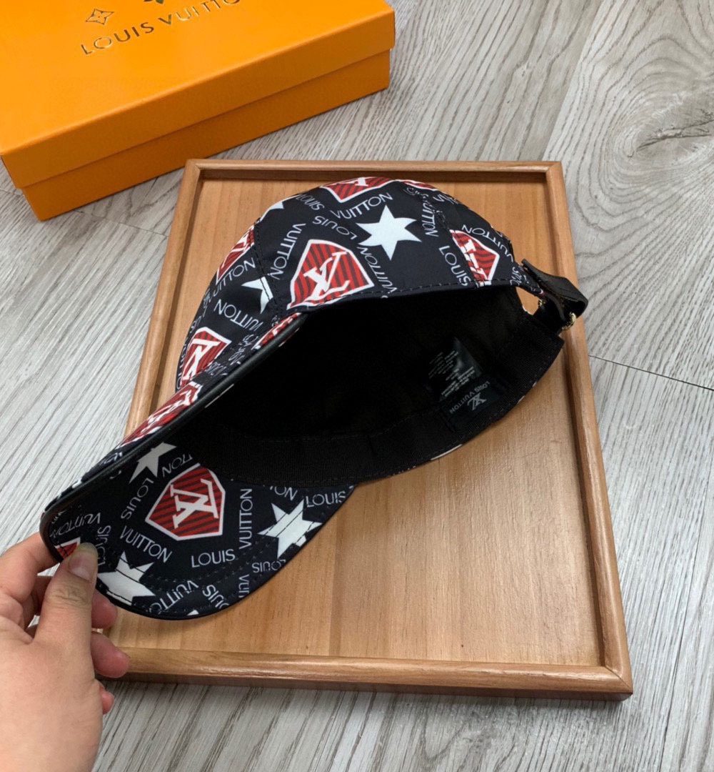 Louis Vuitton Be My Cap In Black