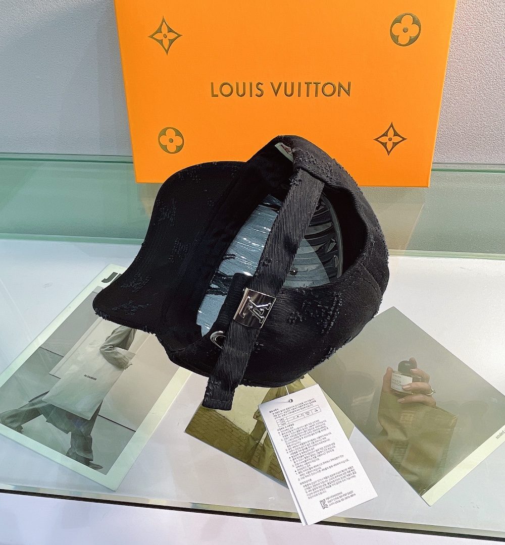 Louis Vuitton Be My Cap In Black