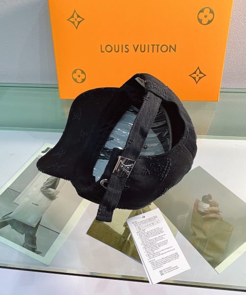 Louis Vuitton Be My Cap In Black