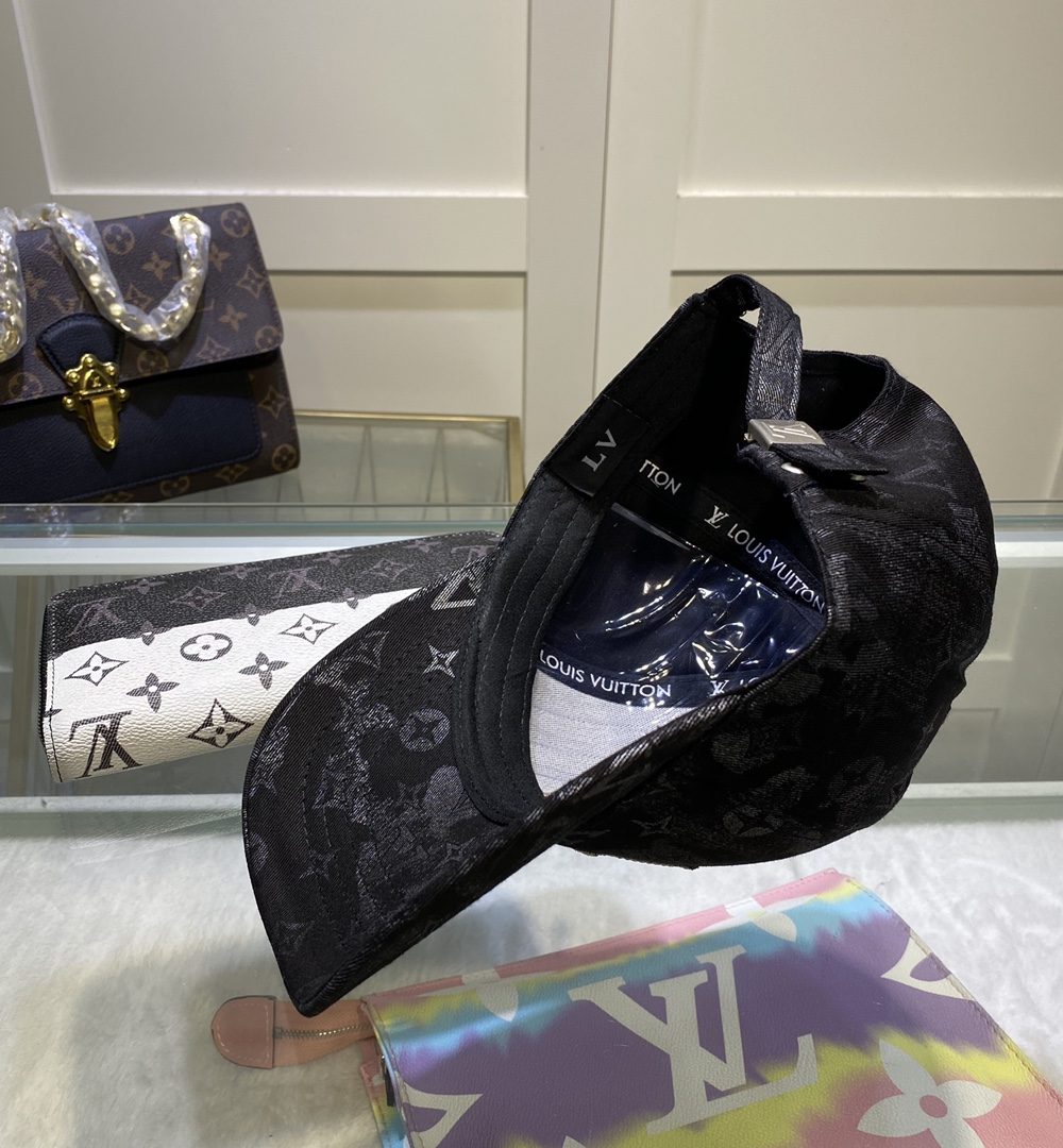 Louis Vuitton Be My Cap In Black