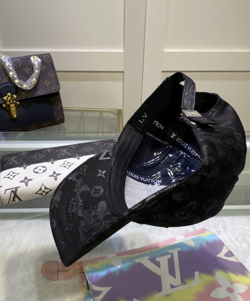 Louis Vuitton Be My Cap In Black