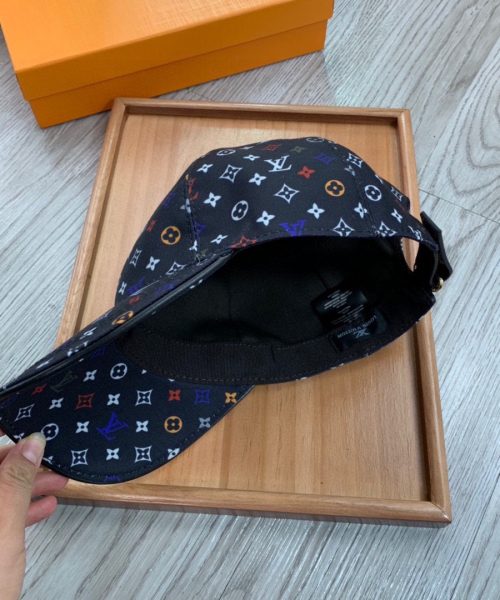 Louis Vuitton Be My Cap In Black