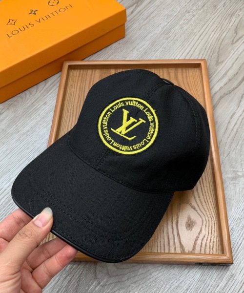 Louis Vuitton Be My Cap In Black